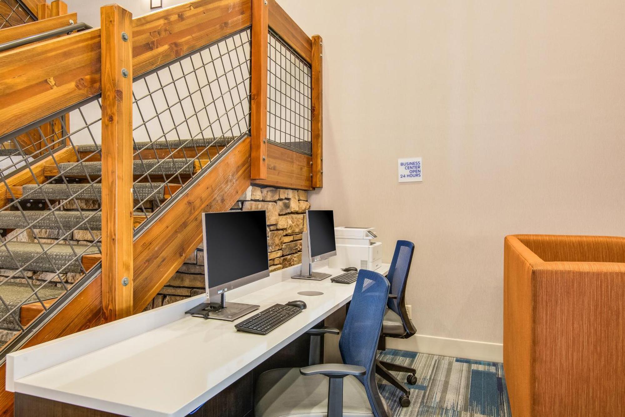 Holiday Inn Express & Suites Custer-Mt Rushmore Екстериор снимка
